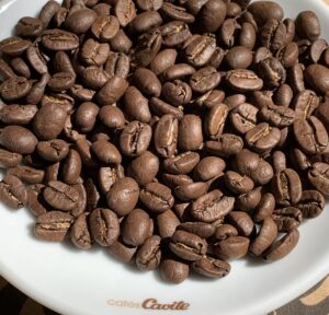 Café en plato, tueste del café